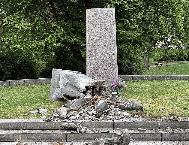 Muž se domáhal obnovení pomníku rudoarmějce v Teplicích, soud stížnost zamítl