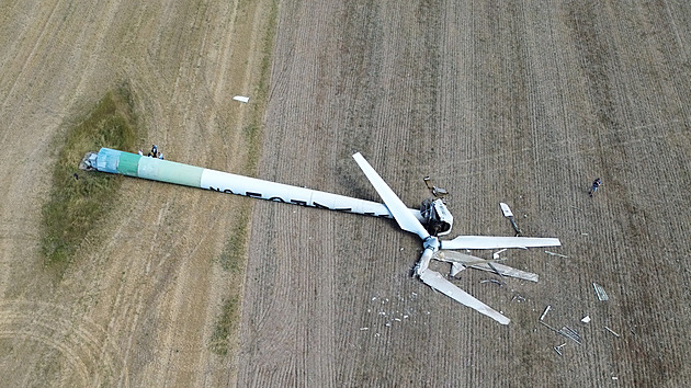 Na Přerovsku spadla větrná elektrárna, příčinou je patrně souhra závady a větru